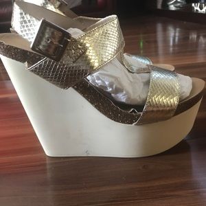 White SODA  Size 10 Wedges w gold details